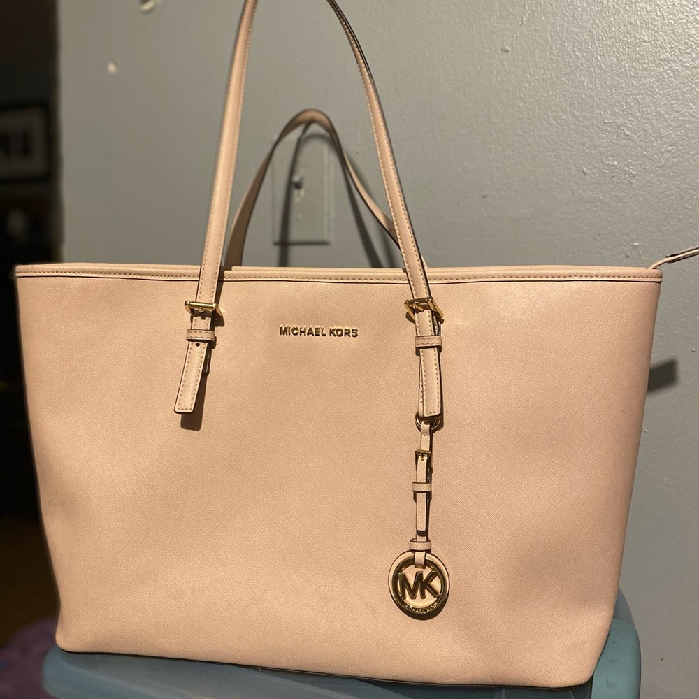 SOLD ✅ — Michael Kors Pink Purse
